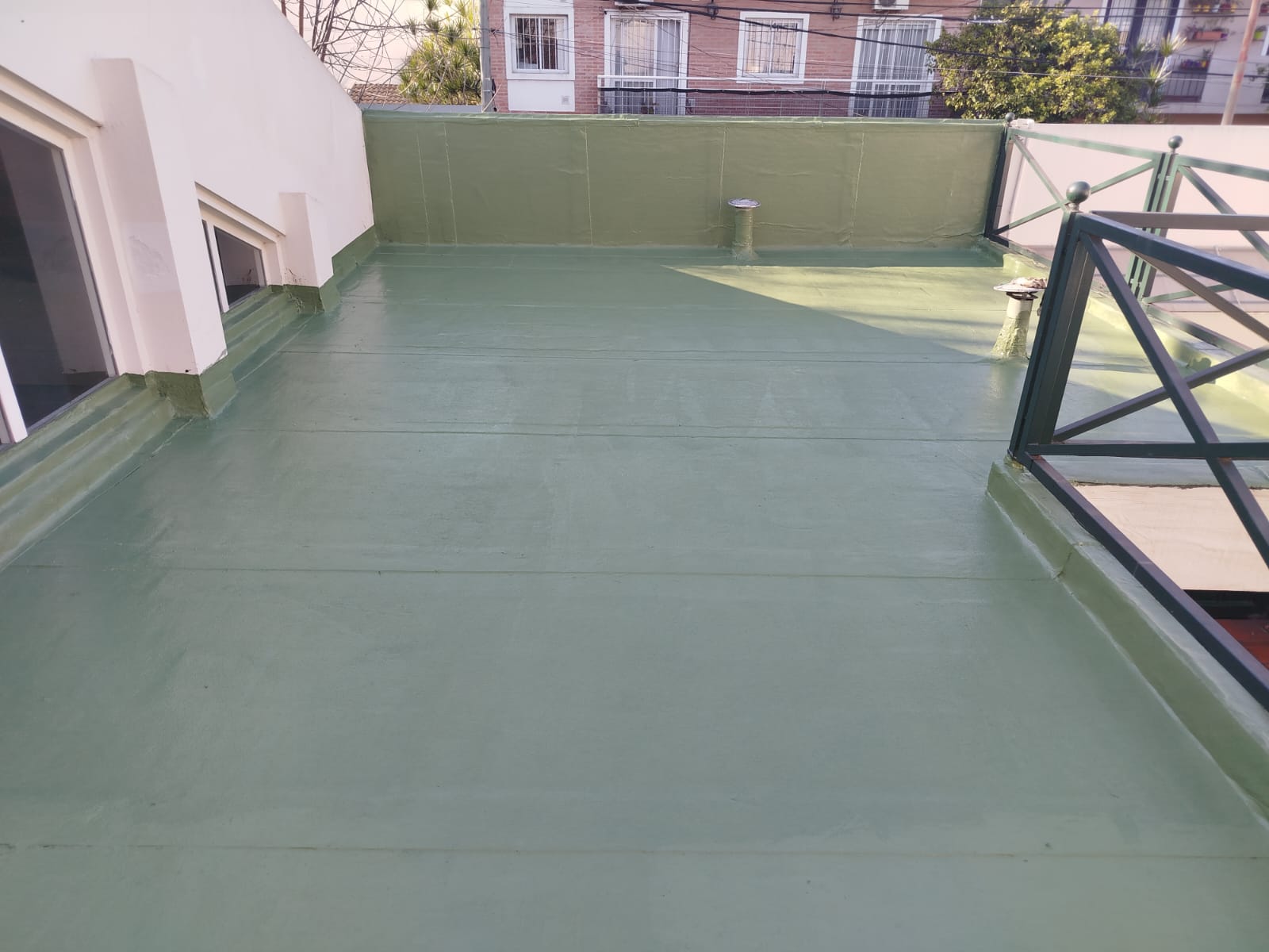 Aplicación de membrana líquida sobre una terraza