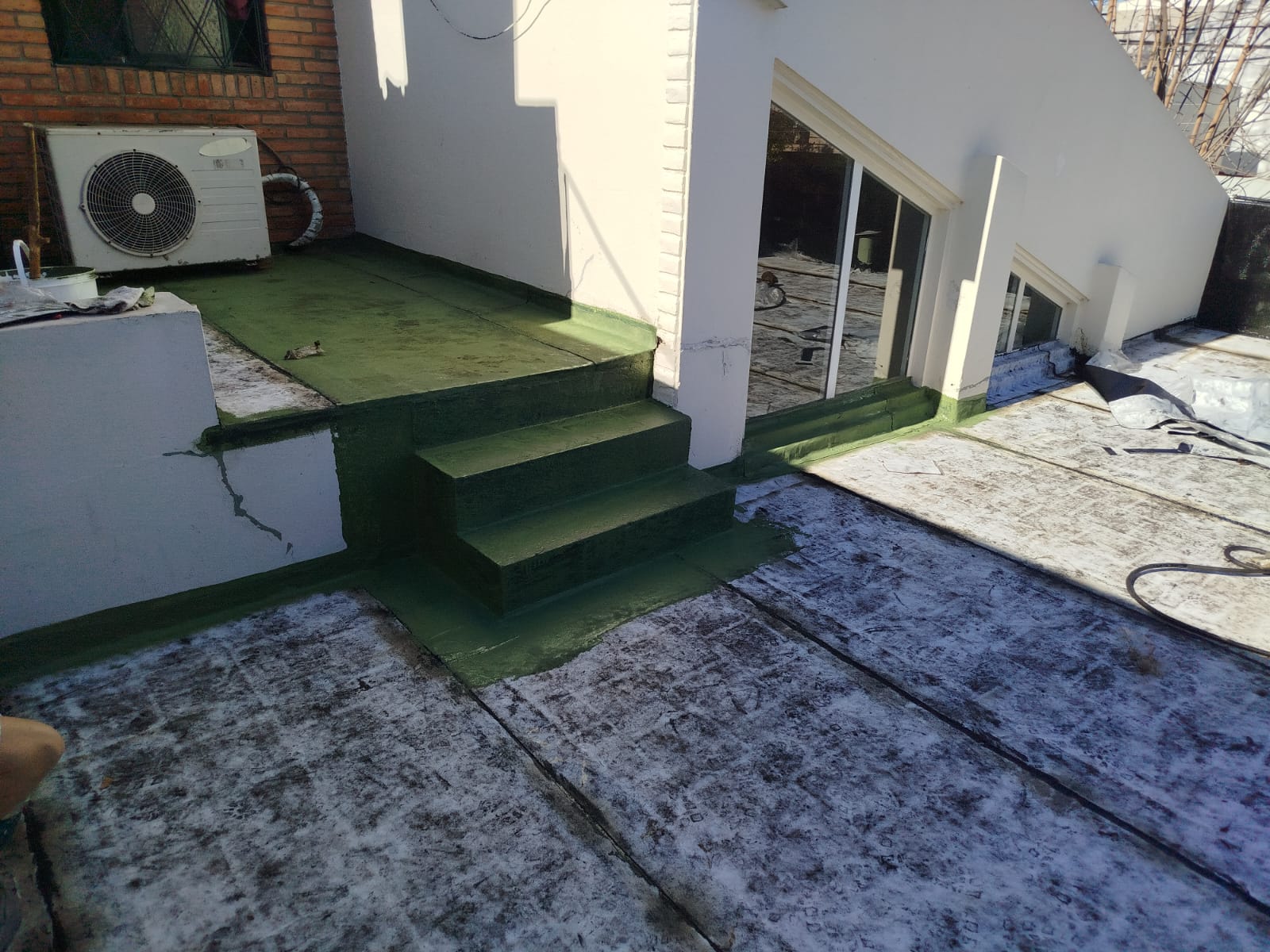 Trabajo de impermeabilización residencial realizado por LR Servicios